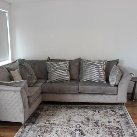 Lovely 2-Bedroom, 1 Bathroom Home, Sleeps 4 Londra Dış mekan fotoğraf