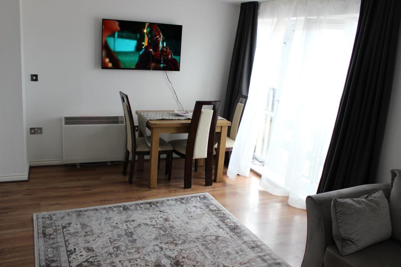 Lovely 2-Bedroom, 1 Bathroom Home, Sleeps 4 Londra Dış mekan fotoğraf