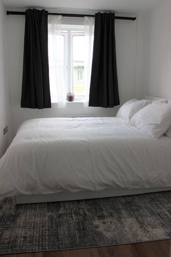 Lovely 2-Bedroom, 1 Bathroom Home, Sleeps 4 Londra Dış mekan fotoğraf