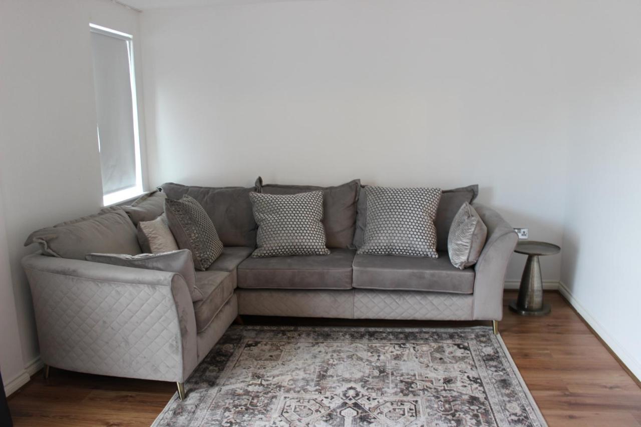 Lovely 2-Bedroom, 1 Bathroom Home, Sleeps 4 Londra Dış mekan fotoğraf