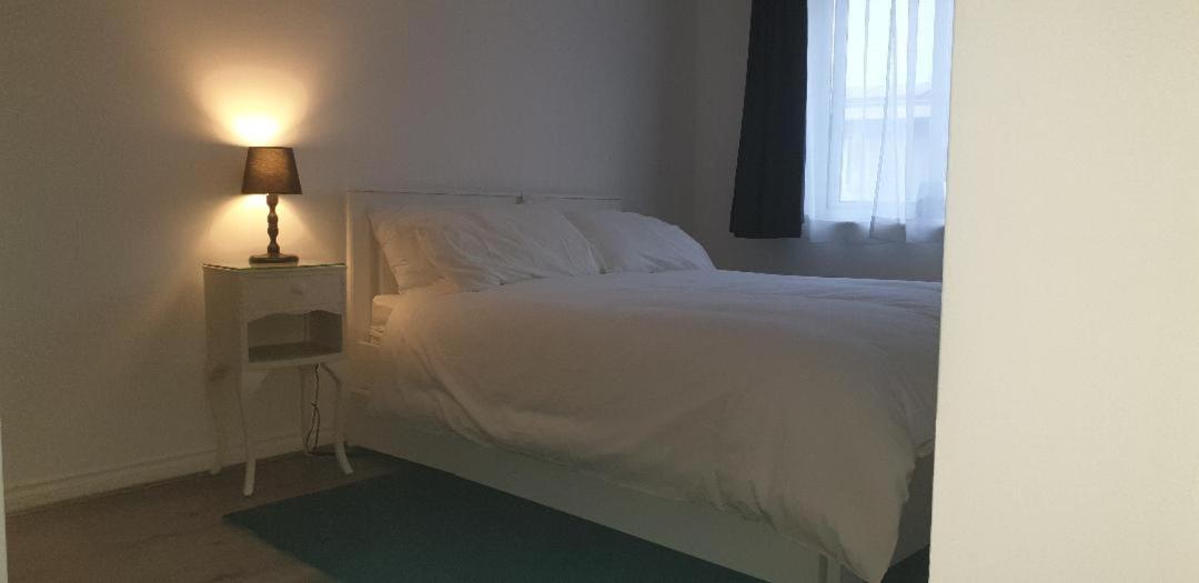 Lovely 2-Bedroom, 1 Bathroom Home, Sleeps 4 Londra Dış mekan fotoğraf